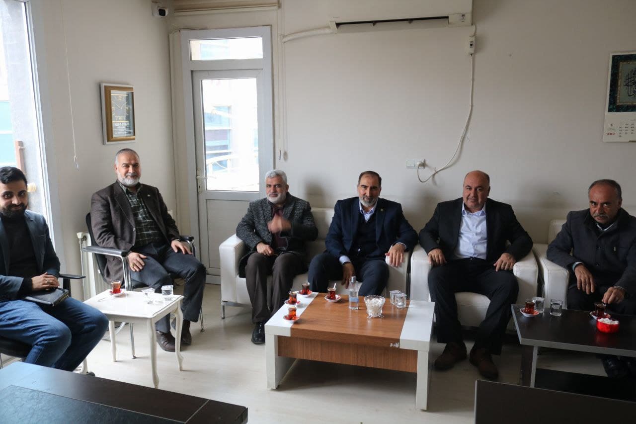 HÜDA PAR Genel Başkan Yardımcısı Mehmet Hüseyin Yılmaz ve GİK Üyesi Vedat Turgut ilçedeki ziyaretleri kapsamında Bismil Haber’i ziyaret ettiler.